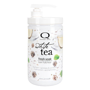 Bottle of  Smart Spa White Tea Fresh Soak 